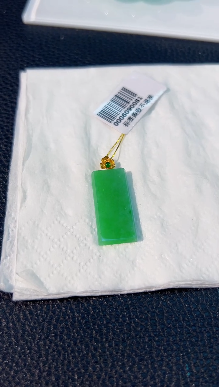 颈饰18K金镶嵌翡翠 缅料A货/支持复检/一件