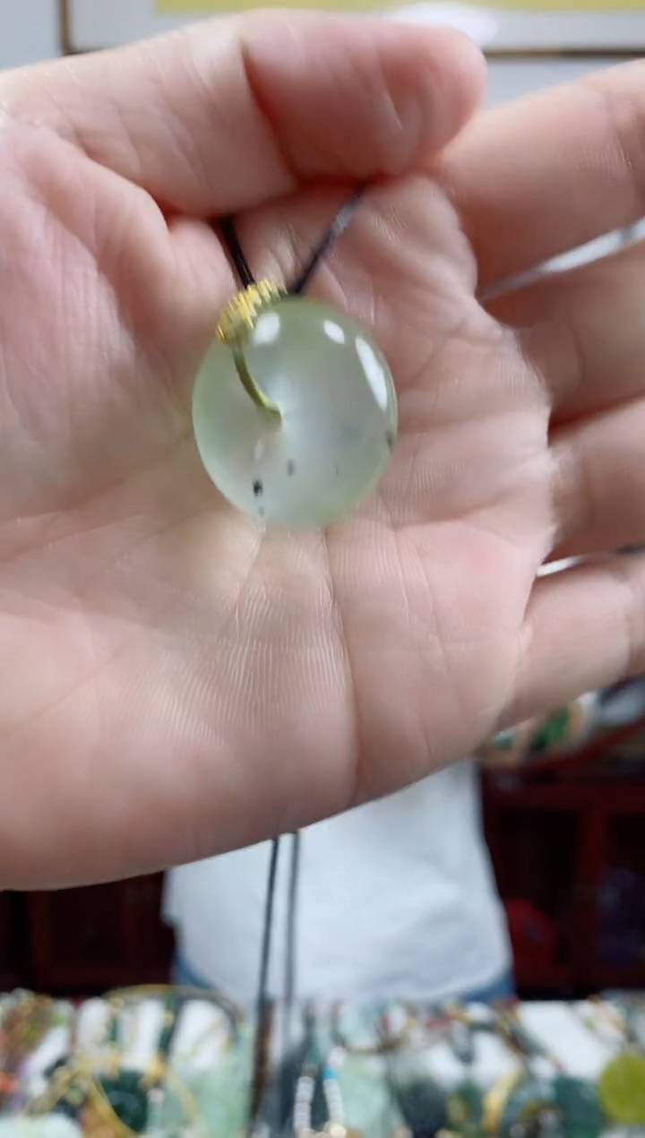 未镶嵌岫玉颈饰平安扣