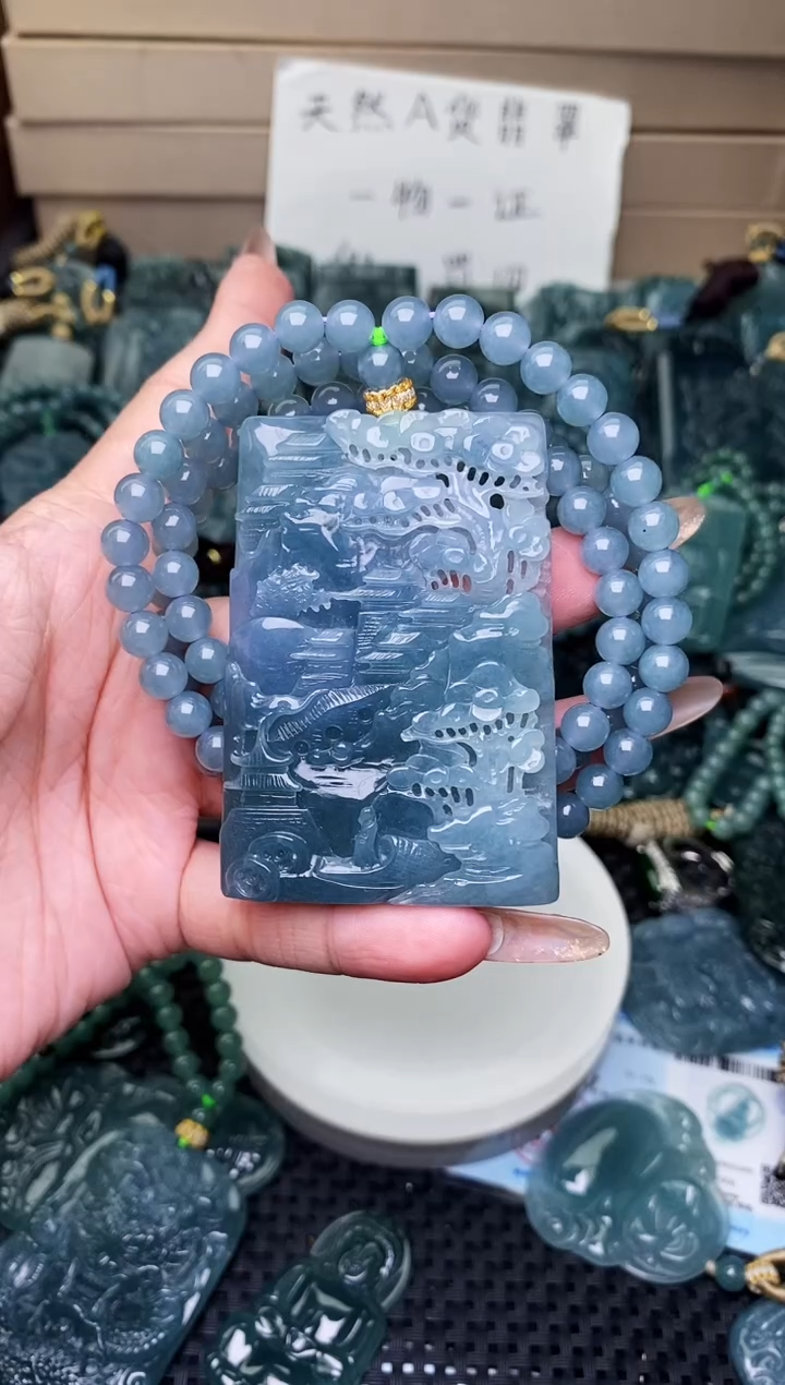 颈饰未镶嵌翡翠 