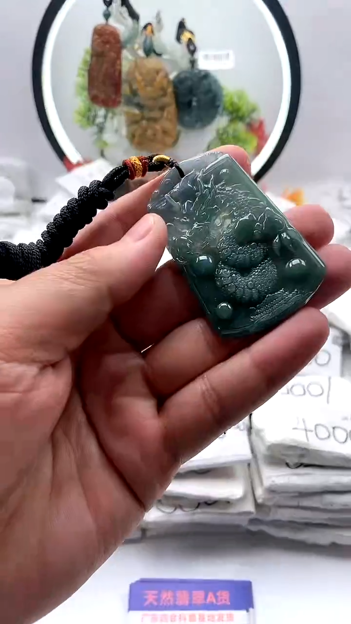 【闪购商品】翡翠颈饰未镶嵌龙牌