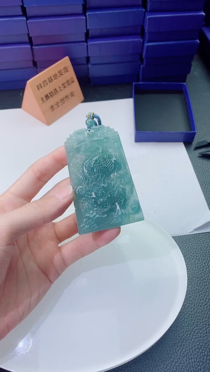 翡翠未镶嵌颈饰1111111111