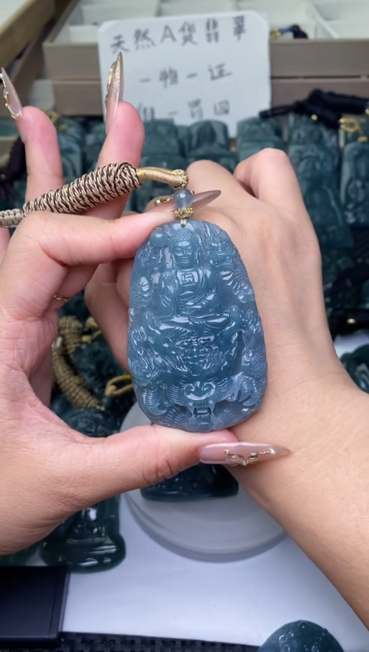 颈饰未镶嵌翡翠 