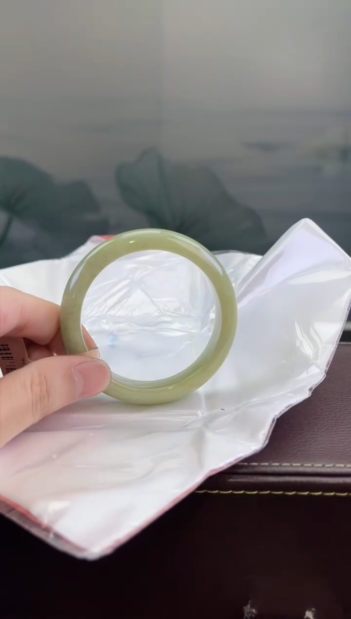 翡翠手镯未镶嵌翡翠手镯3