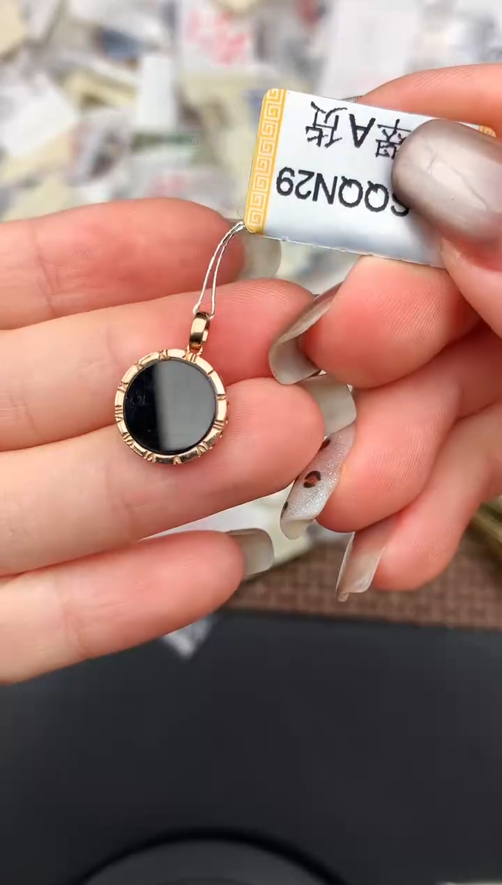 18K金镶嵌挂件翡翠—