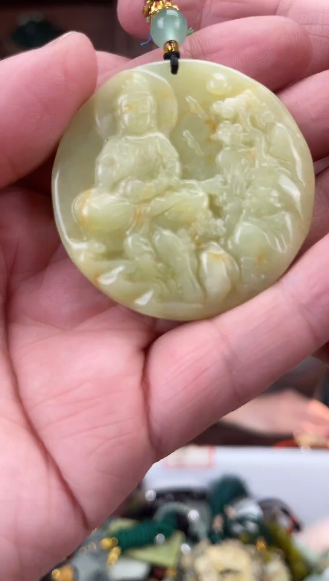 未镶嵌蛇纹石玉颈饰·