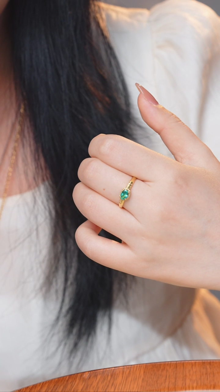 戒指18K金镶嵌祖母绿（0.6ct）@@Q3180