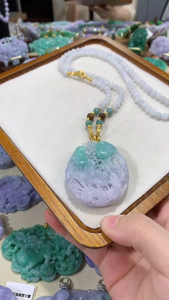 颈饰未镶嵌翡翠吊坠