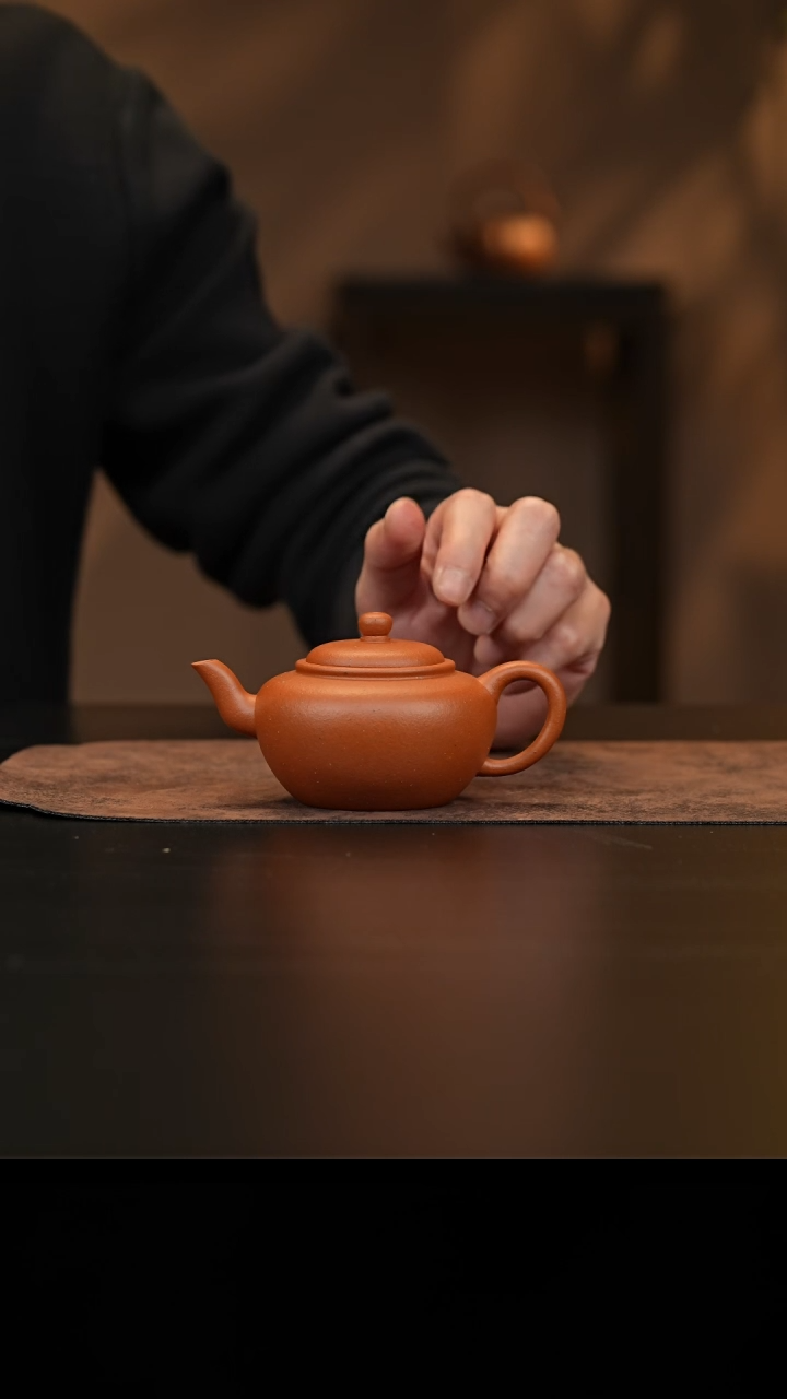 【闪购商品】紫砂茶壶允禾斋wzht 野山红泥 宫灯 150c