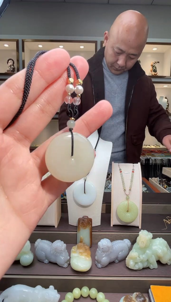 颈饰未镶嵌和田玉苏