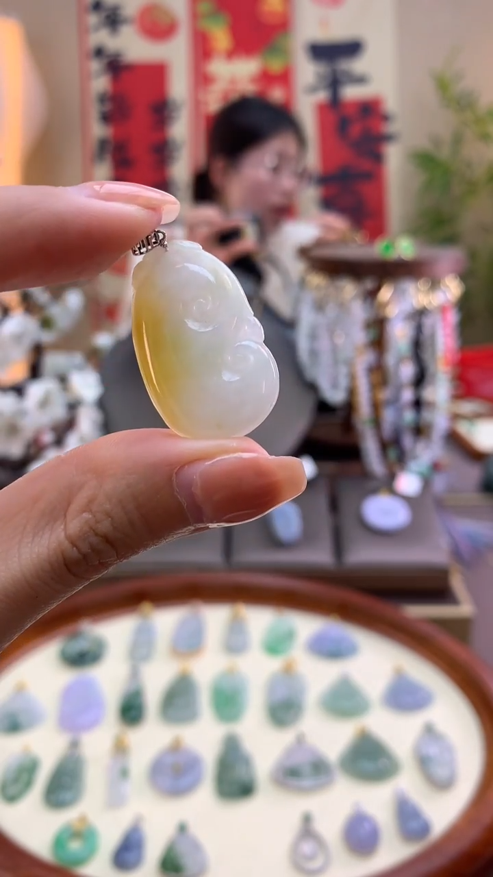 【闪购商品】翡翠颈饰18K金镶嵌如意