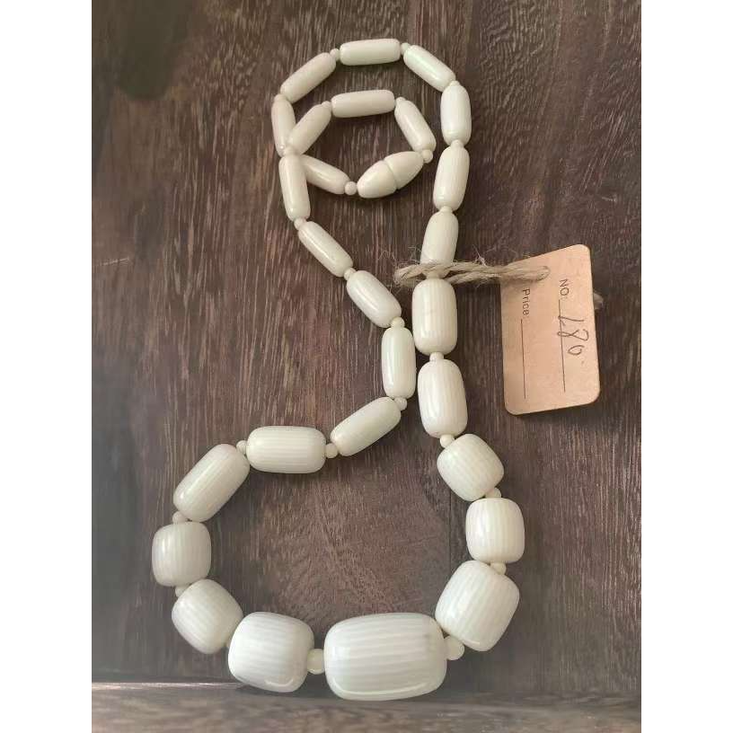 合金亚克力项链 白色法式亚克力暗纹复古项链