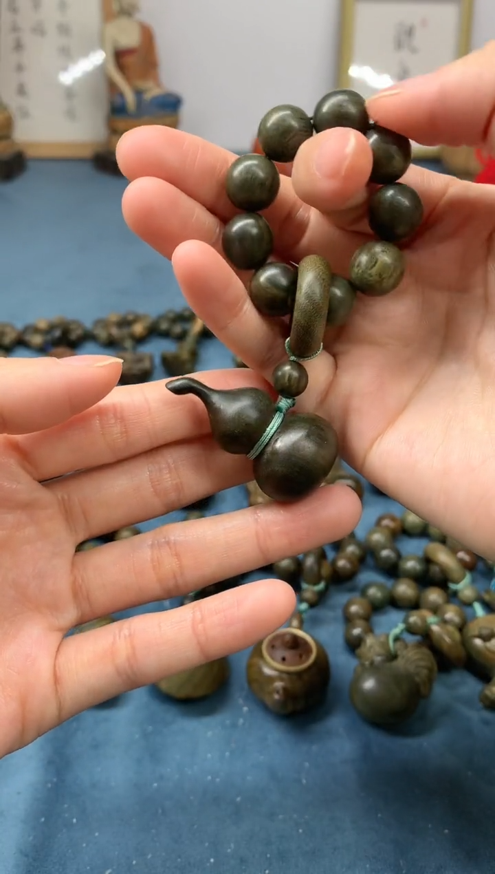 【闪购商品】维腊木（绿檀）把件葫芦 盘玩件