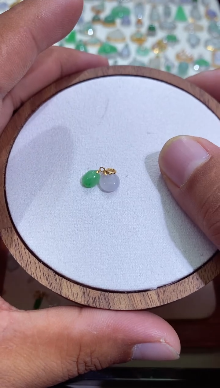 颈饰18K金镶嵌翡翠1111111