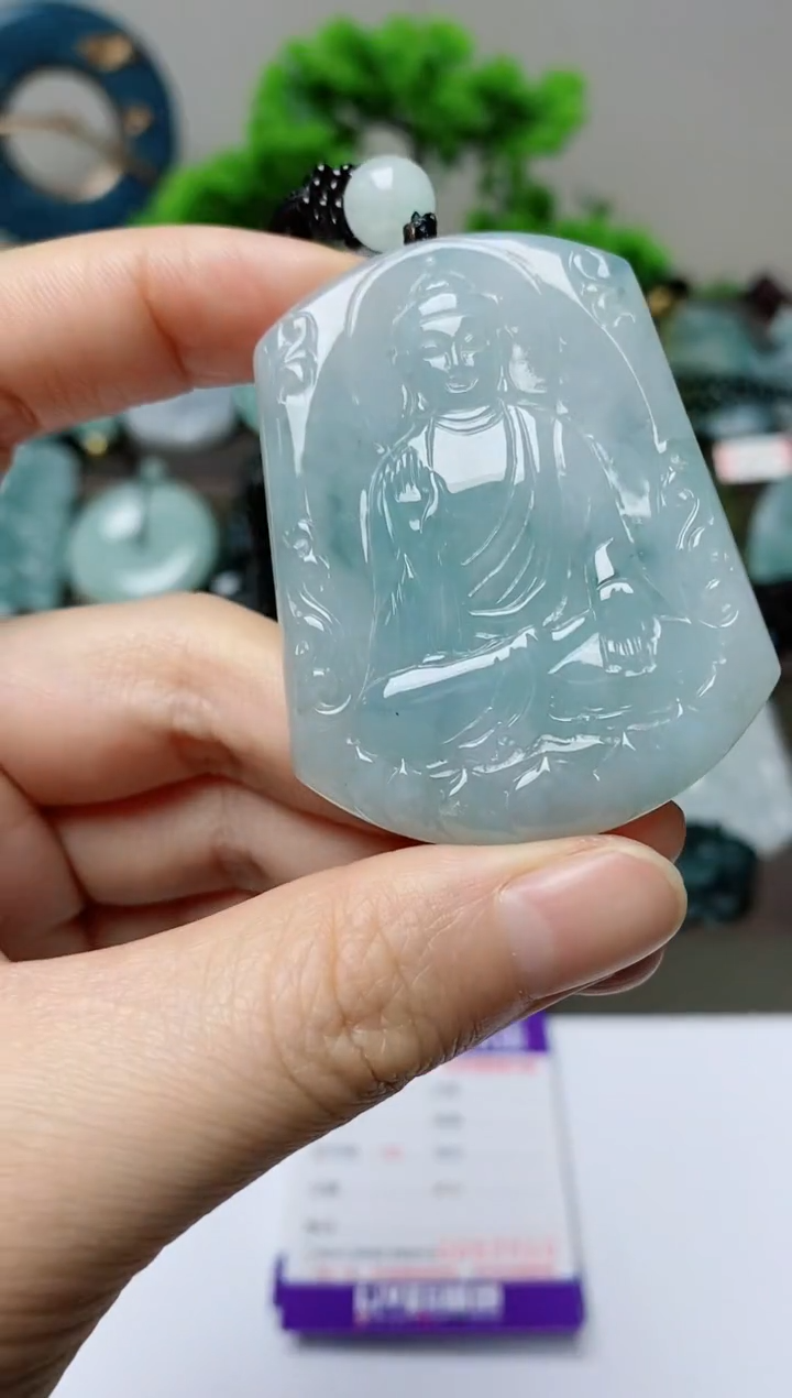 翡翠未镶嵌颈饰         