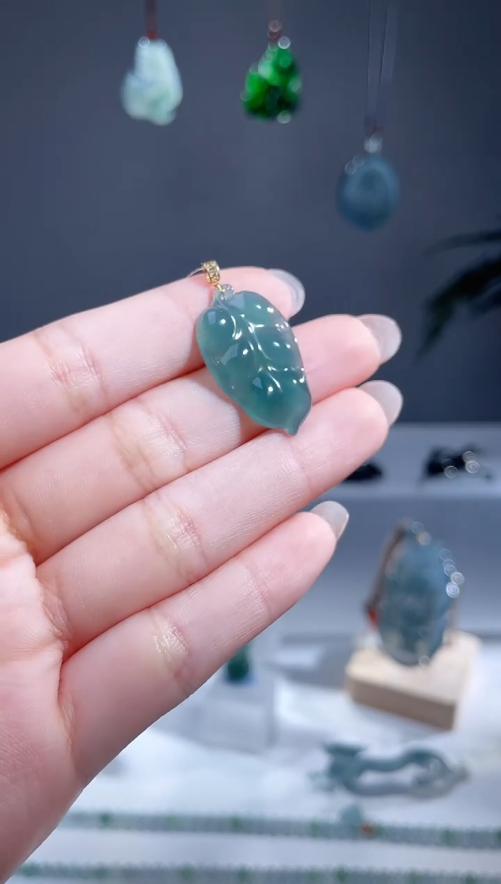 【闪购商品】翡翠颈饰18K金镶嵌天然A货翡翠叶子