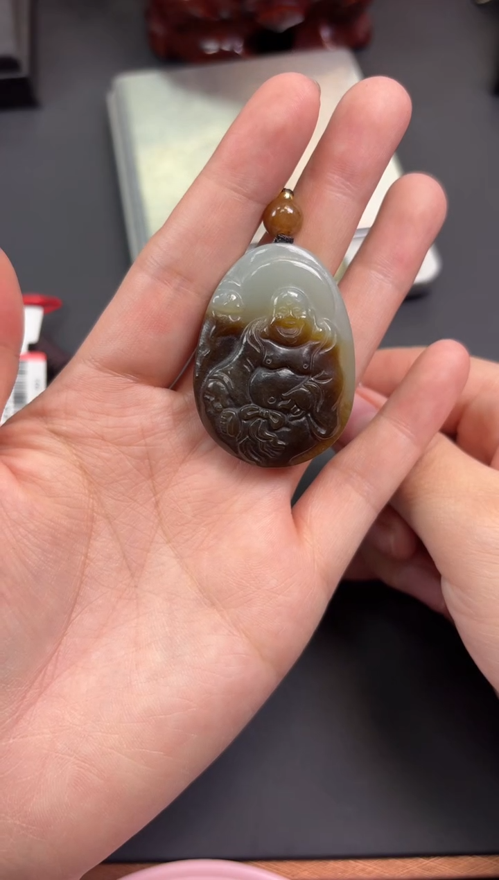 【闪购商品】和田玉吊坠(赠链)未镶嵌且末微色差近矿吊坠