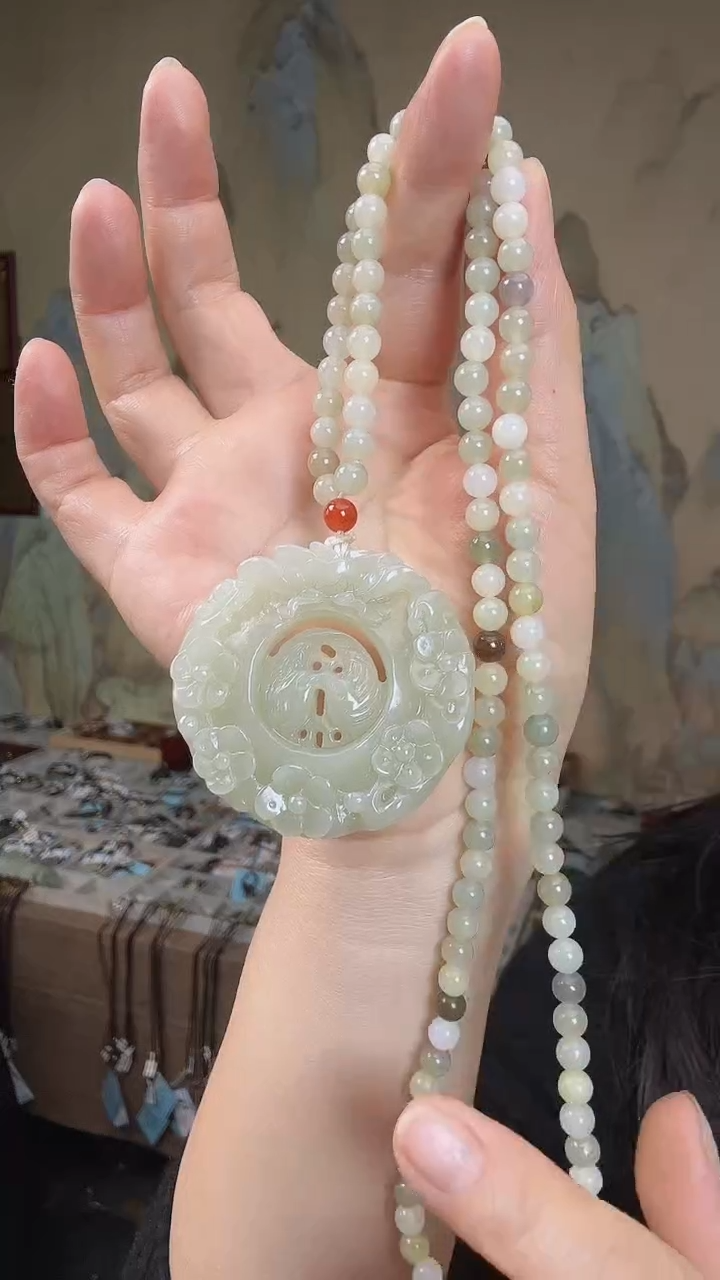 颈饰未镶嵌和田玉.