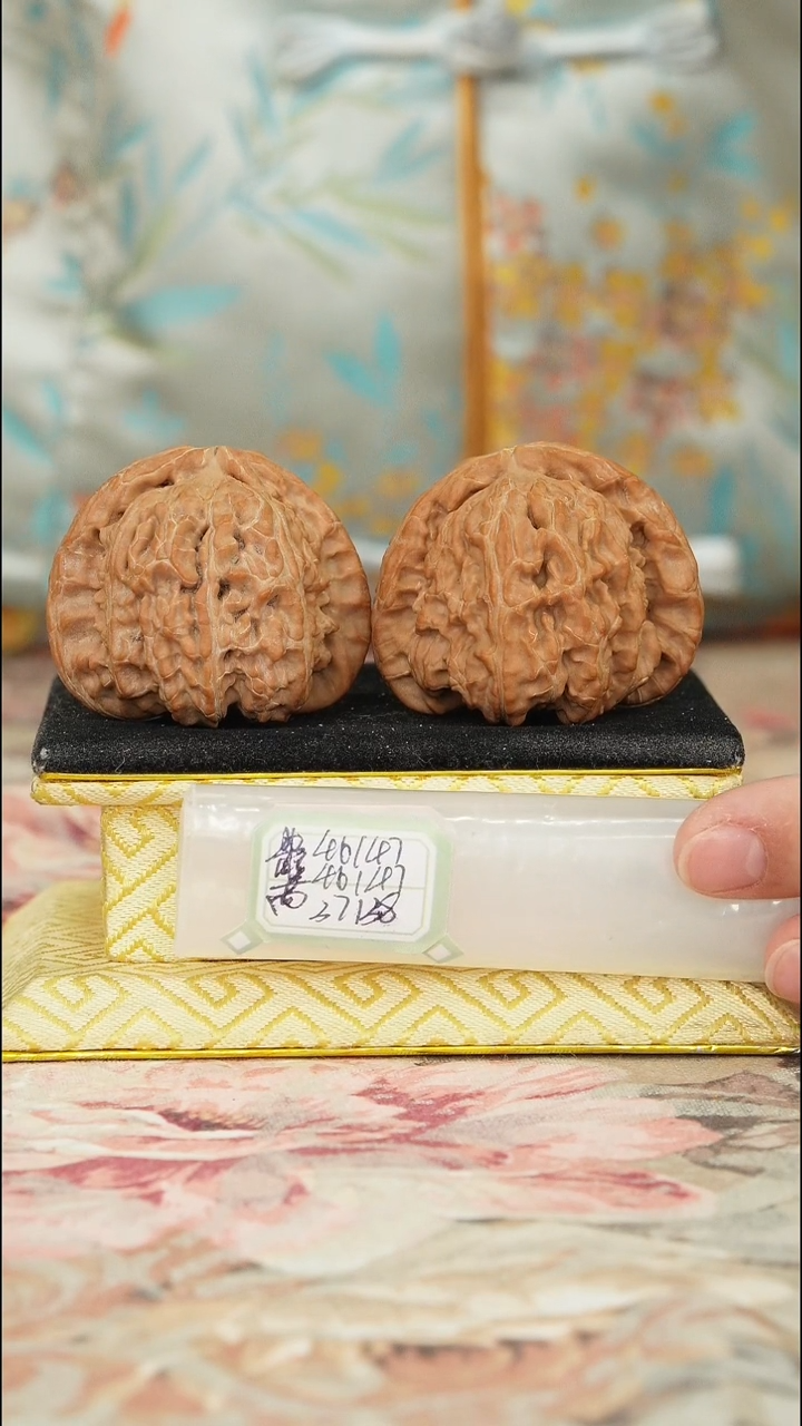 【闪购商品】文玩核桃把件白狮子