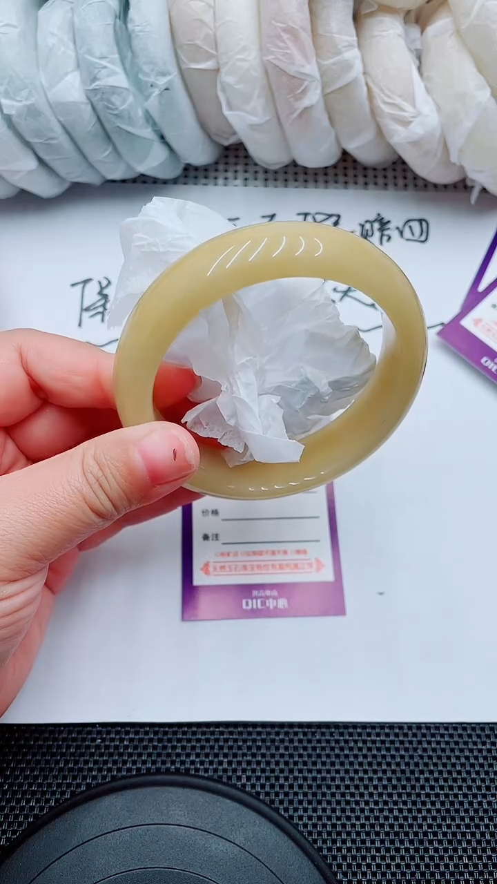 【闪购商品】石英质玉手镯未镶嵌B54-62-63