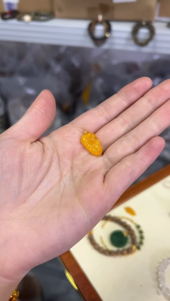 【闪购商品】蜜蜡颈饰18K金镶嵌18K金蜜蜡如意吊坠[278]