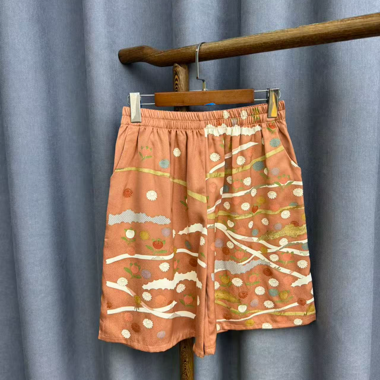 秋季新款简约百搭宽松桑蚕丝直筒短裤女Z850