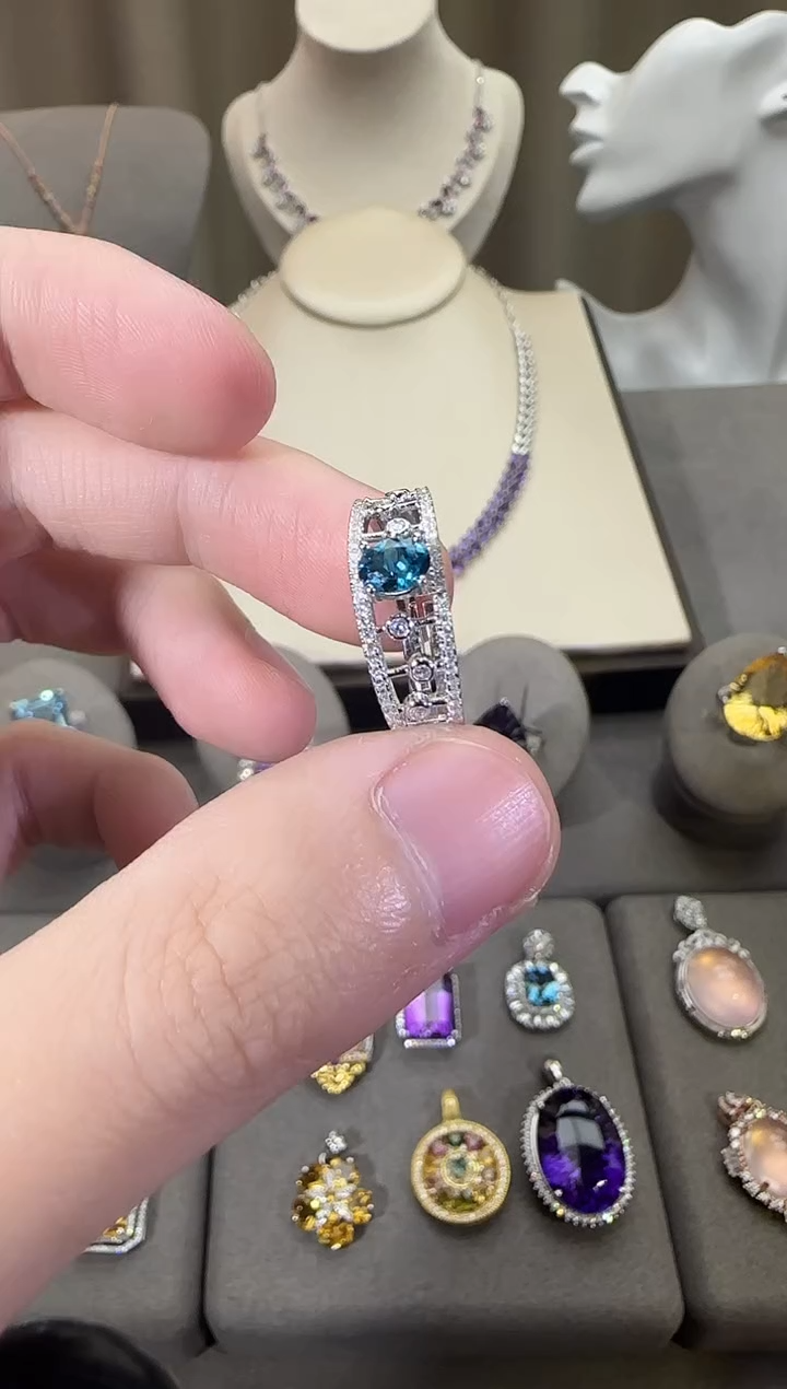 银S925镶嵌戒指托帕石3*5mm伦敦蓝戒指简约款