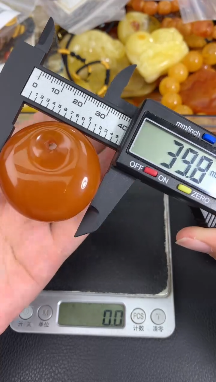 蜜蜡未镶嵌珠宝奇石177