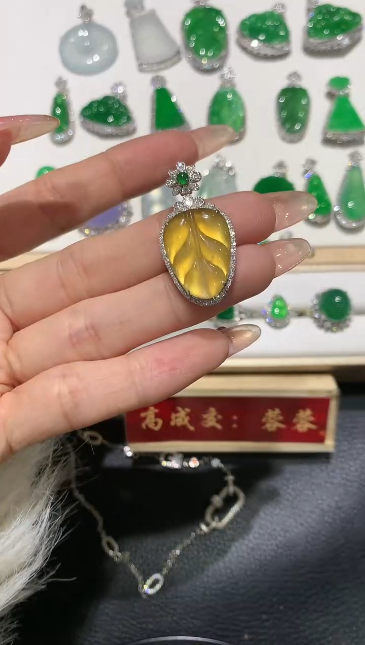 【闪购商品】翡翠吊坠(不含链)18K金镶嵌团购2