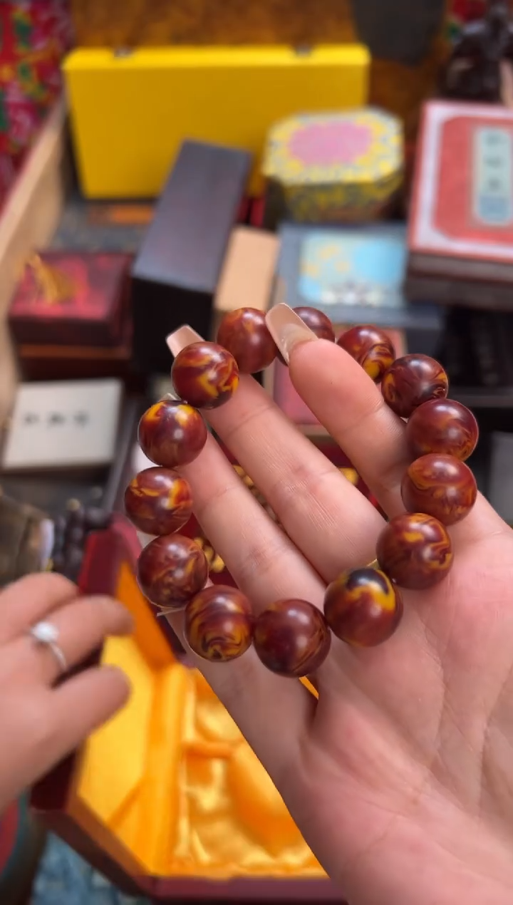 木--------瓷---------龙涎香手串