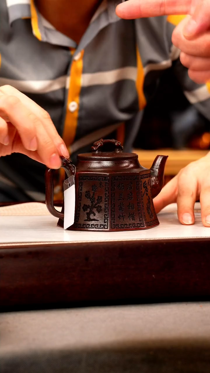 茶壶紫砂铁血红砂 八方金钟 刻绘