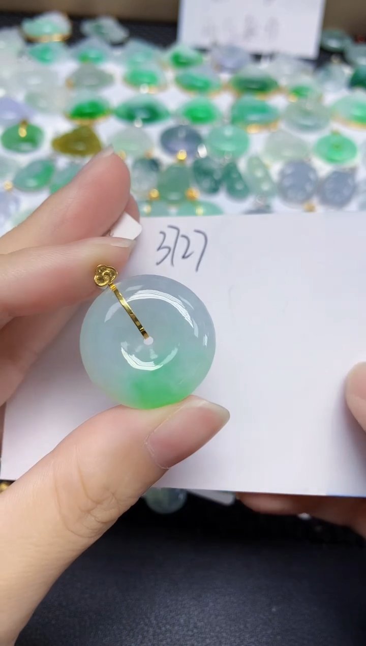 翡翠18K金镶嵌颈饰天然缅甸翡翠A货