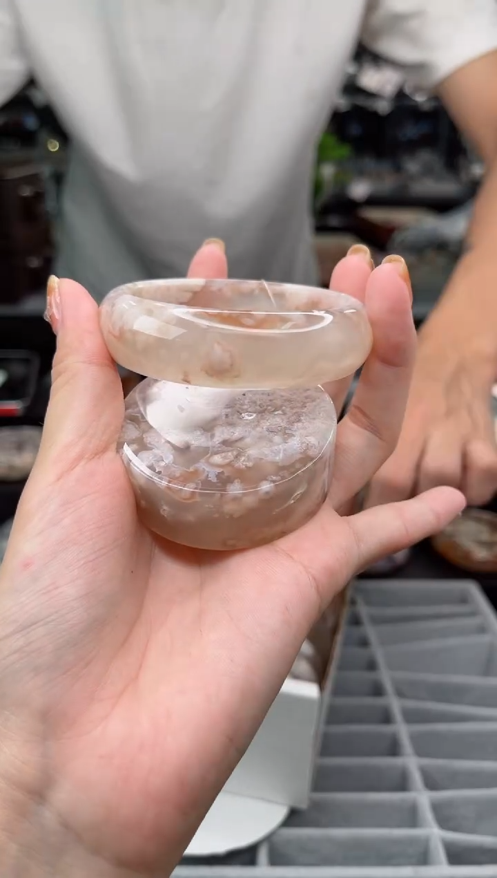 【闪购商品】石英质玉手镯未镶嵌56圈口（赠品镯心）1570064