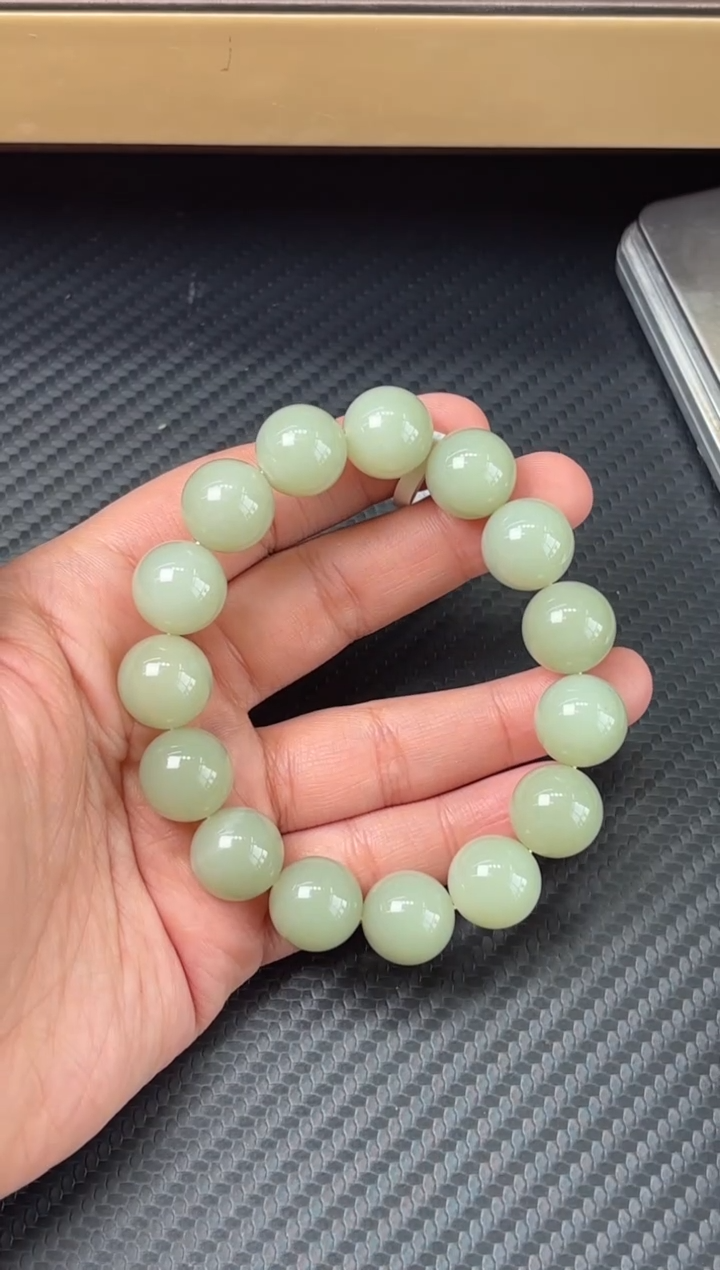 未镶嵌手串和田玉且末近矿微色差卡14hM