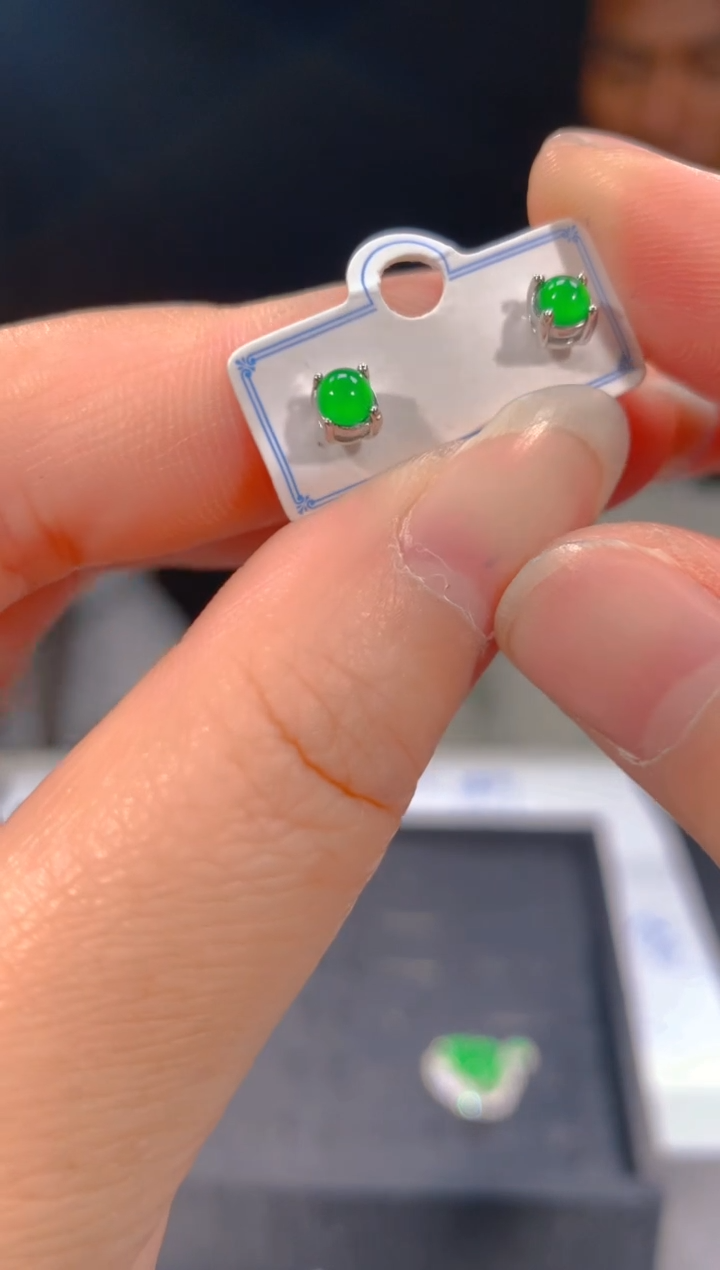 【闪购商品】定制翡翠未镶嵌30定制翡翠，多样性发货（发其一）