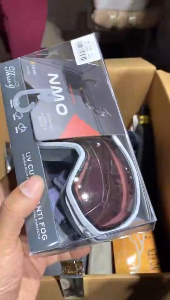 8新中古商品，瑕疵品，不保好坏。776
