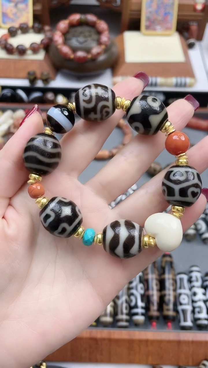 【闪购商品】玛瑙/玉髓手串未镶嵌黑金达洛手串随机图腾