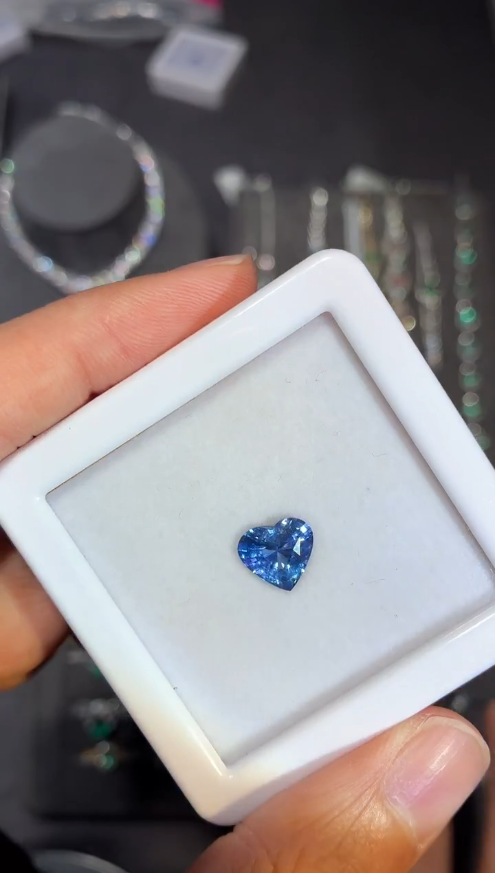 裸石蓝宝石【闪购】3.04ct/同步展会价/矢车菊