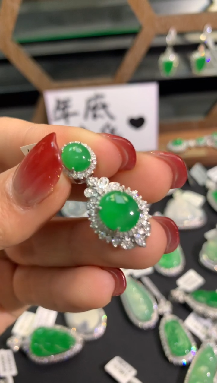 【闪购商品】翡翠吊坠(不含链)18K金镶嵌吊坠