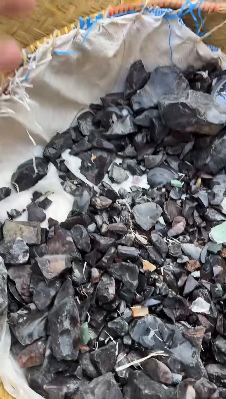 【闪购商品】水晶摆件未镶嵌红yao石500g