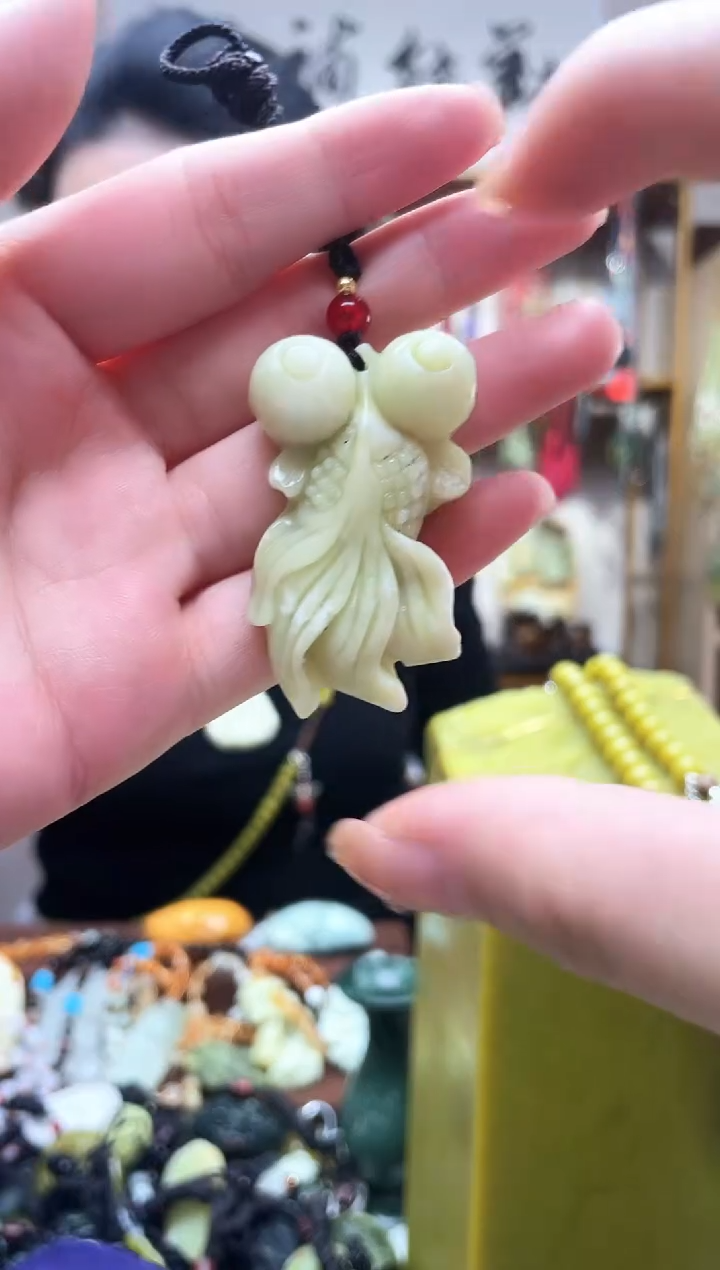 未镶嵌岫玉吊坠··