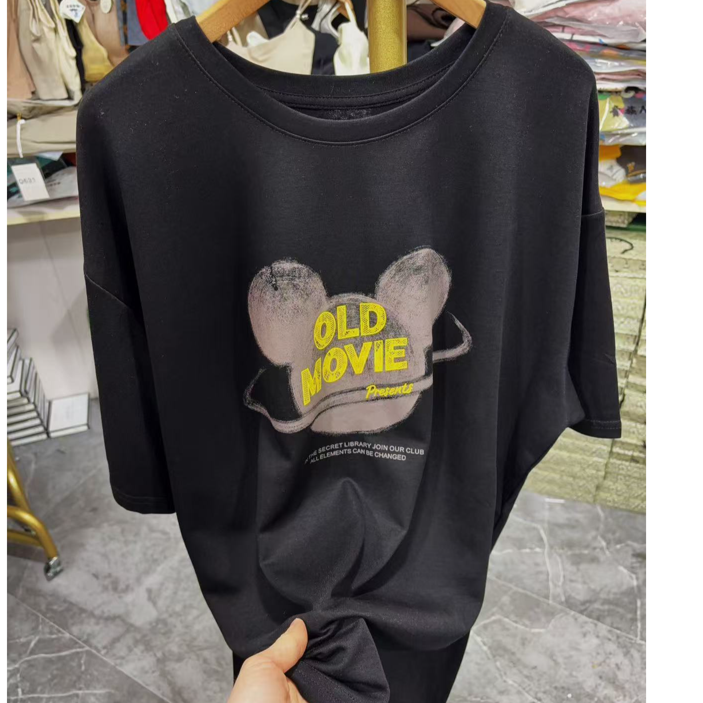 大版A2639黑OL米其印花宽松T恤