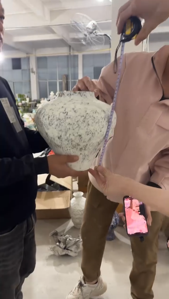 景德镇白色磨砂感花瓶