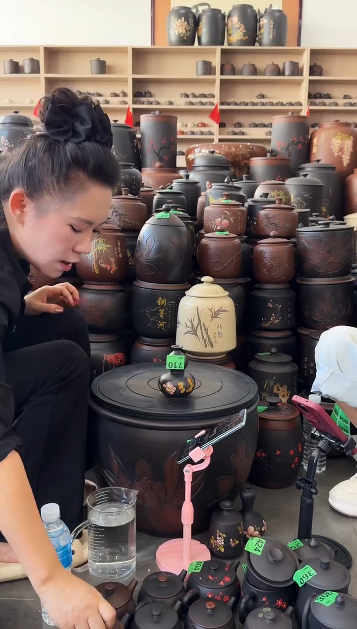罐   710   小花器  彩填   