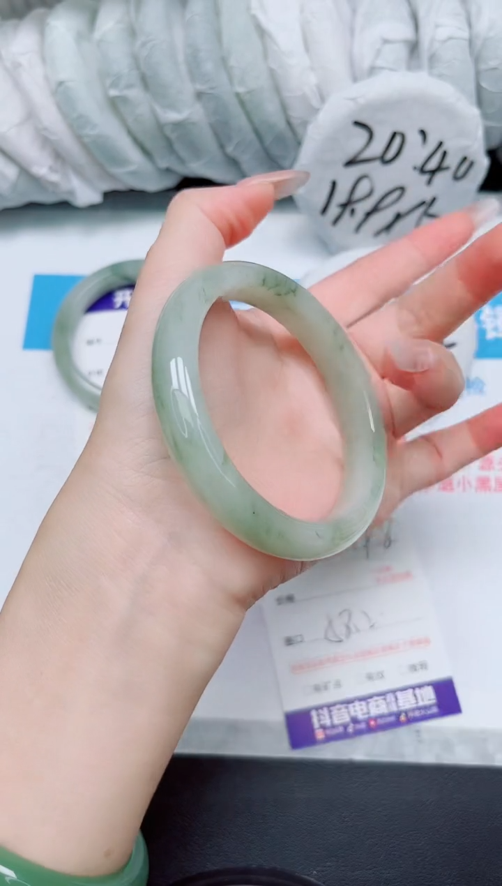 【闪购商品】石英质玉手镯未镶嵌198