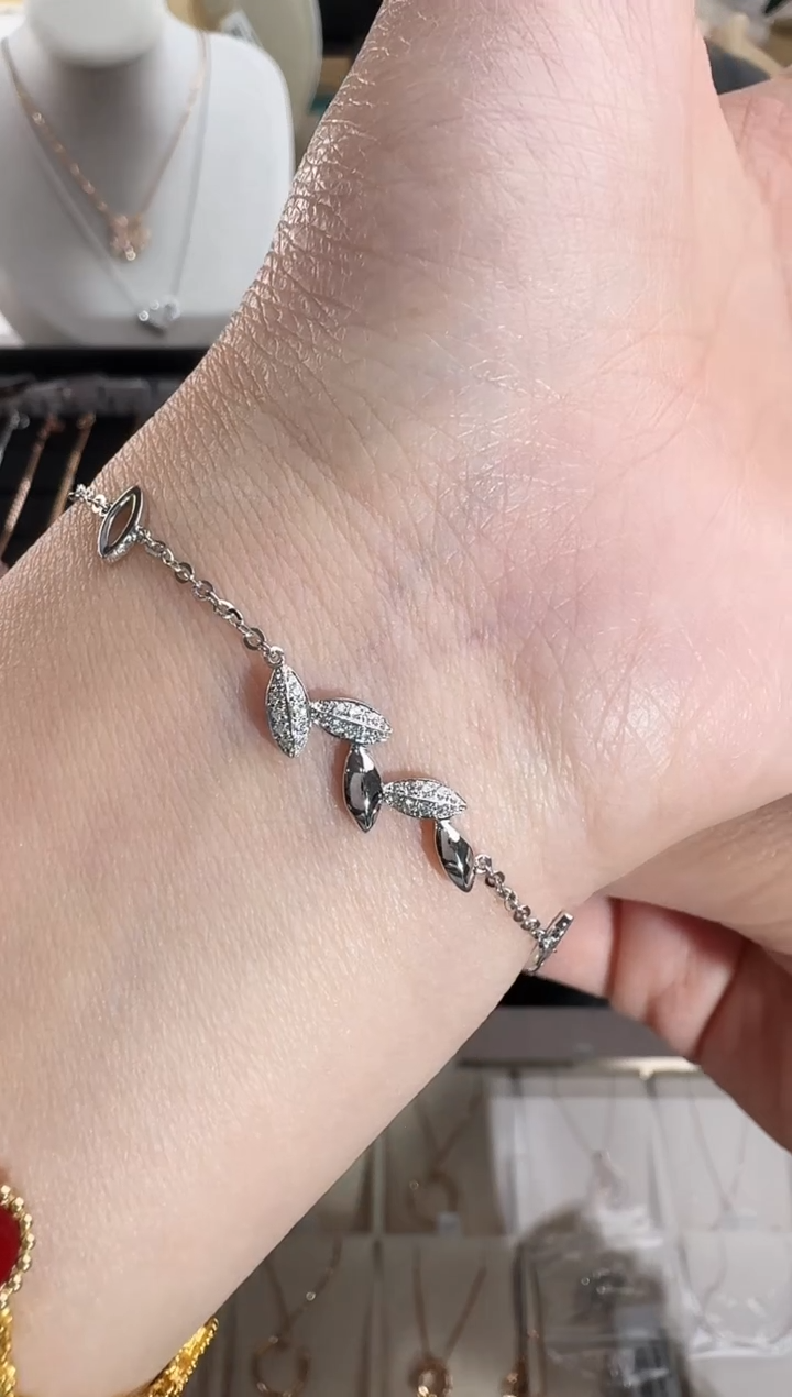 18K金镶嵌手链钻石k白手链2.6g