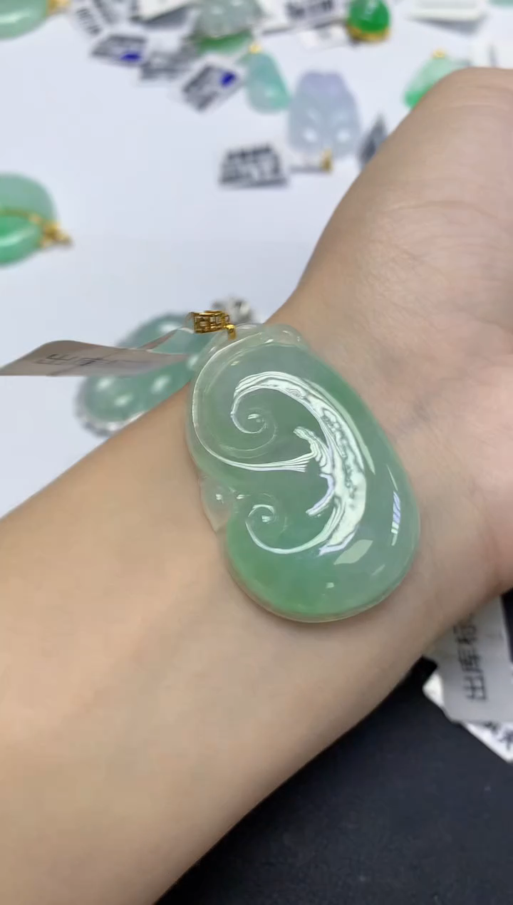 颈饰18K金镶嵌翡翠天然缅甸翡翠A货多样性发一件