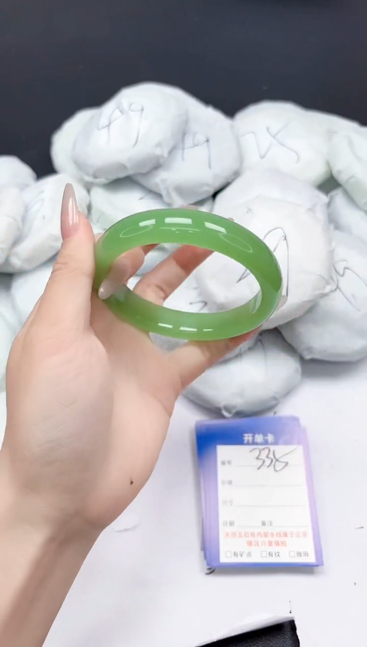 未镶嵌手镯石英质玉335/64