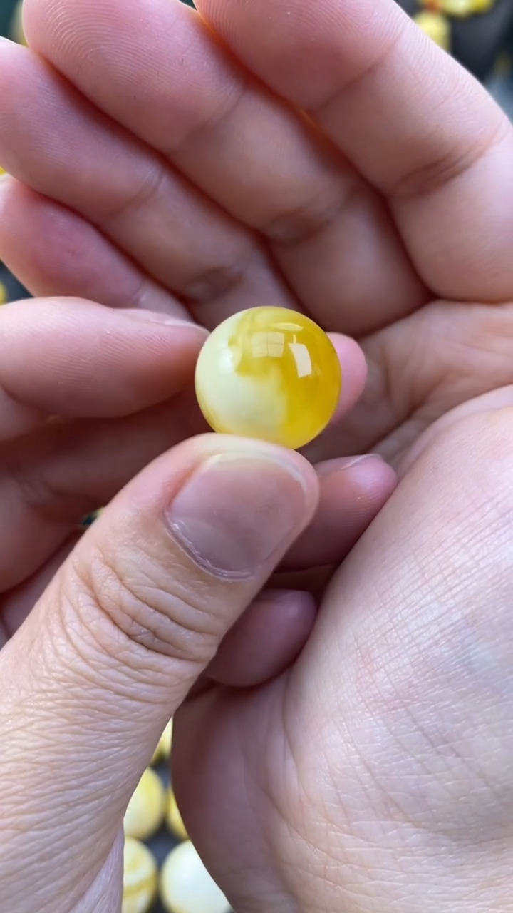 未镶嵌琥珀裸石月.16/卡15.9mm