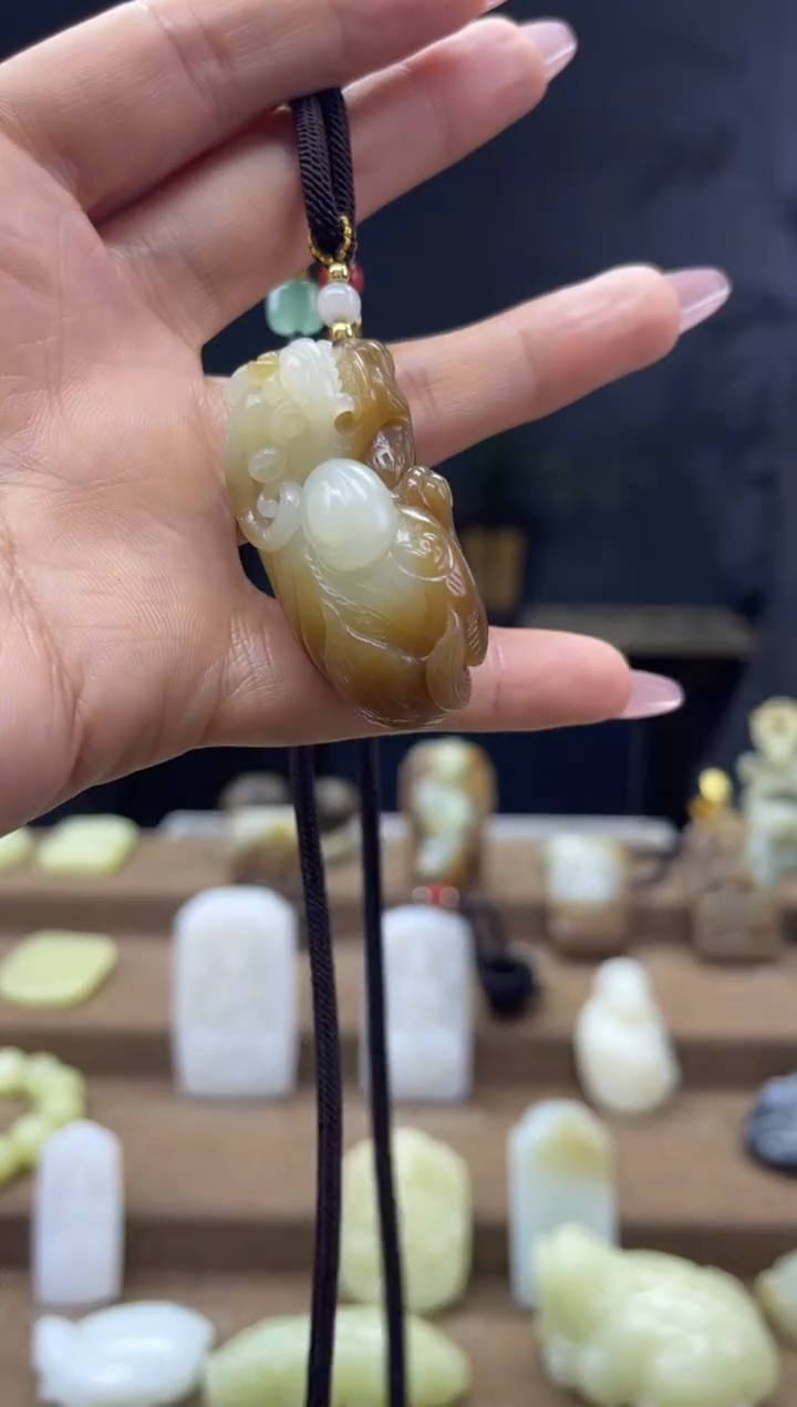 颈饰未镶嵌和田玉1