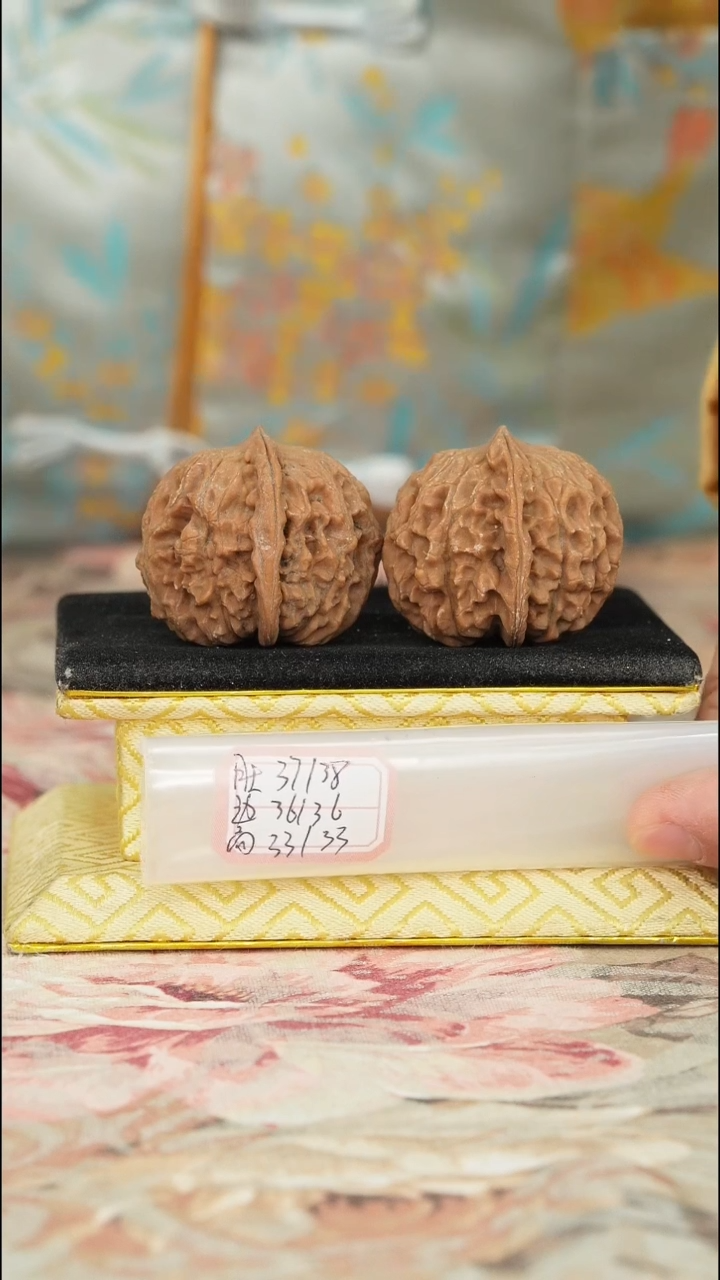 【闪购商品】文玩核桃把件非嫁接元宝